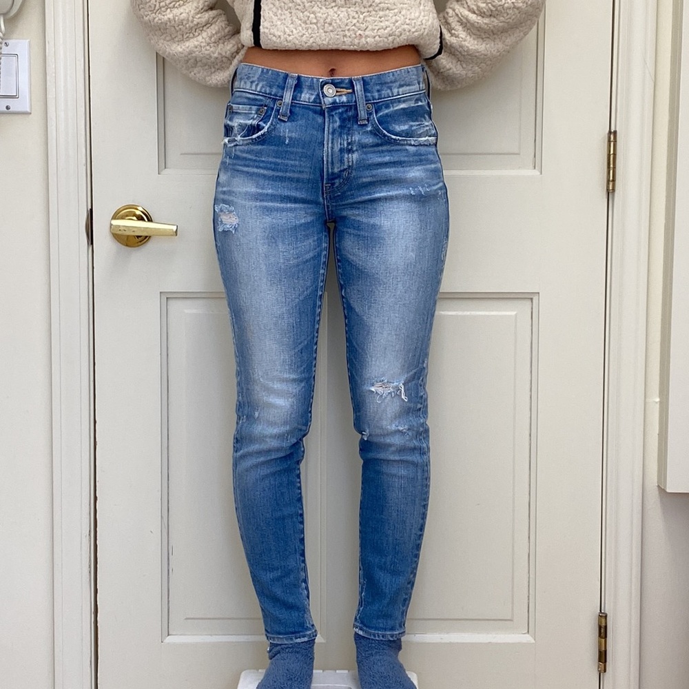 Moussy Skinny Low Rise Light Wash Fading Detail Rip & Distress Blue Denim Jeans